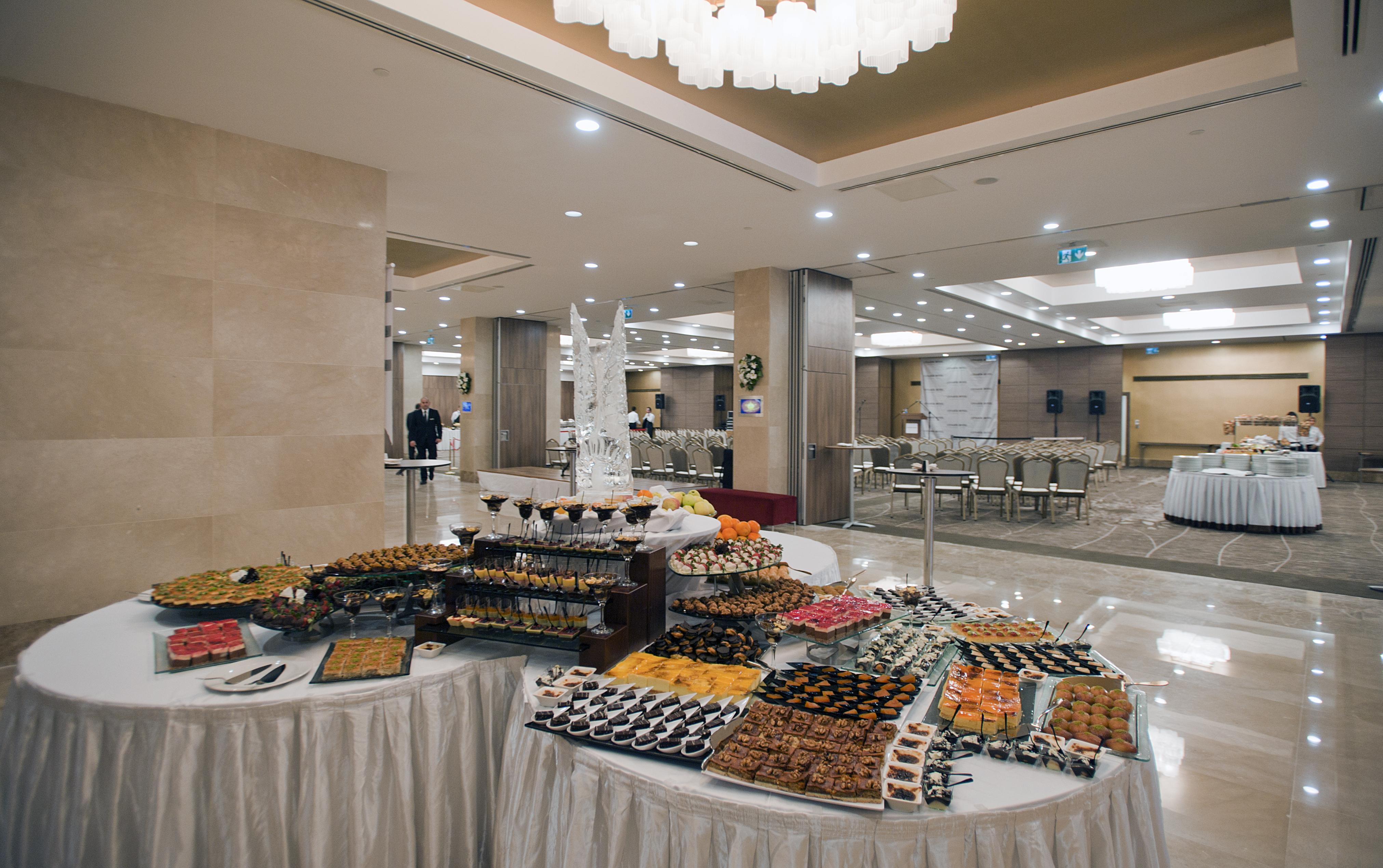 Cevahir Hotel Istanbul Asia Eksteriør bilde A buffet at a hotel