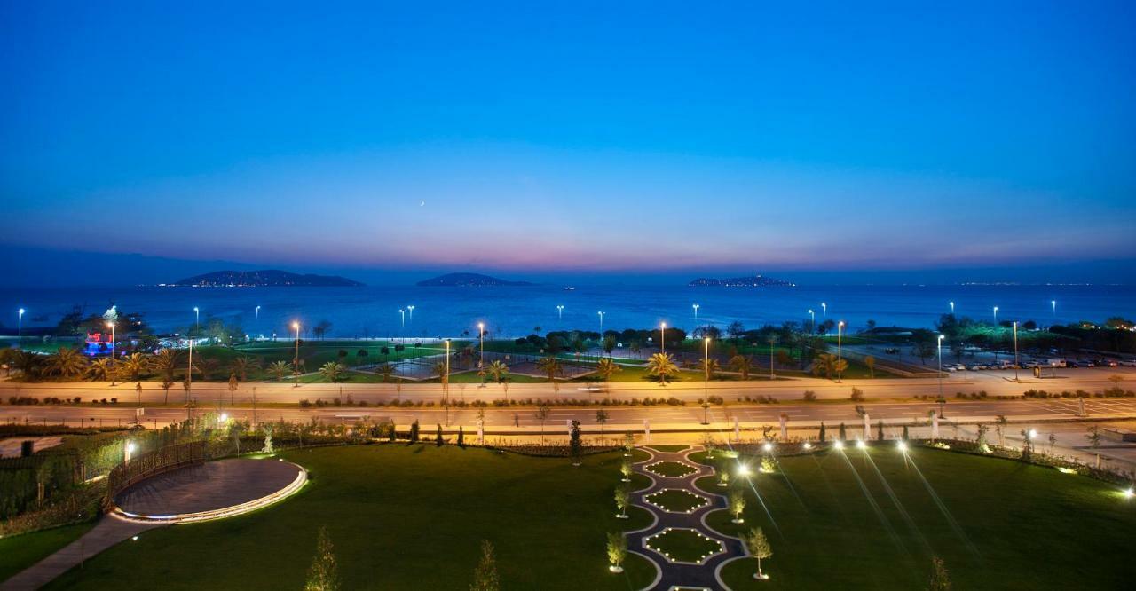 Cevahir Hotel Istanbul Asia Eksteriør bilde View of the park at night
