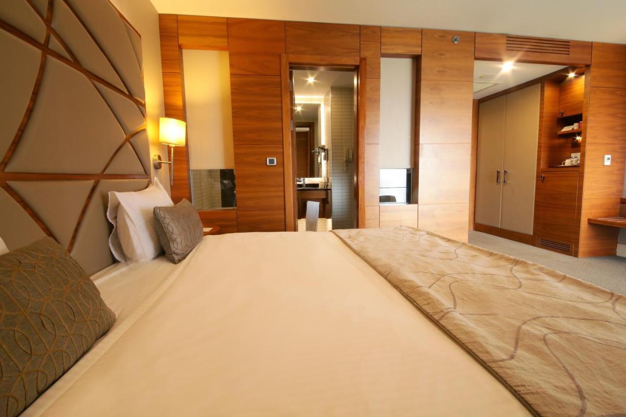 Cevahir Hotel Istanbul Asia Eksteriør bilde A bedroom at the hotel